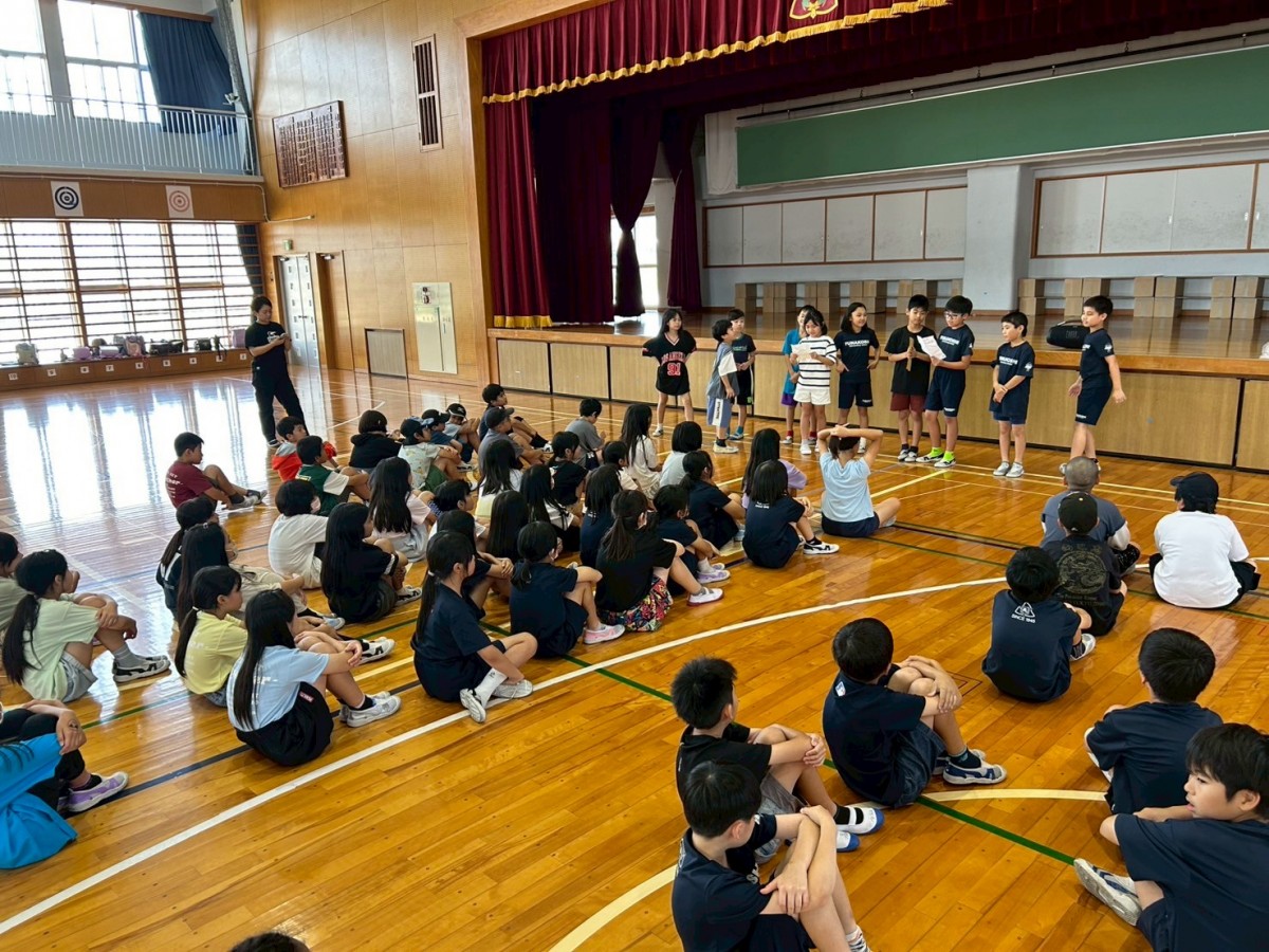 ５色綱引き大会の画像