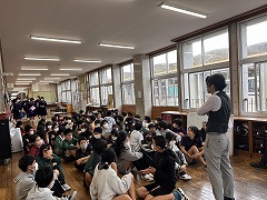 中学生による出前授業の画像