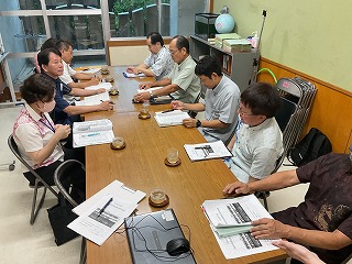 ２つの訪問と話し合いの画像