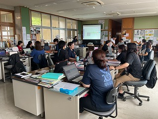 夏休みの先生方の画像