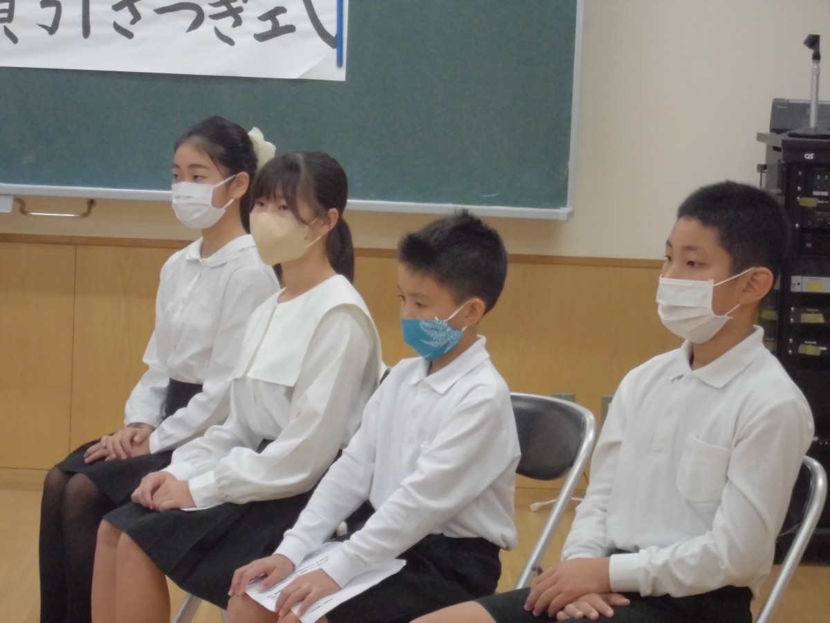 児童会役員引き継ぎ式の画像