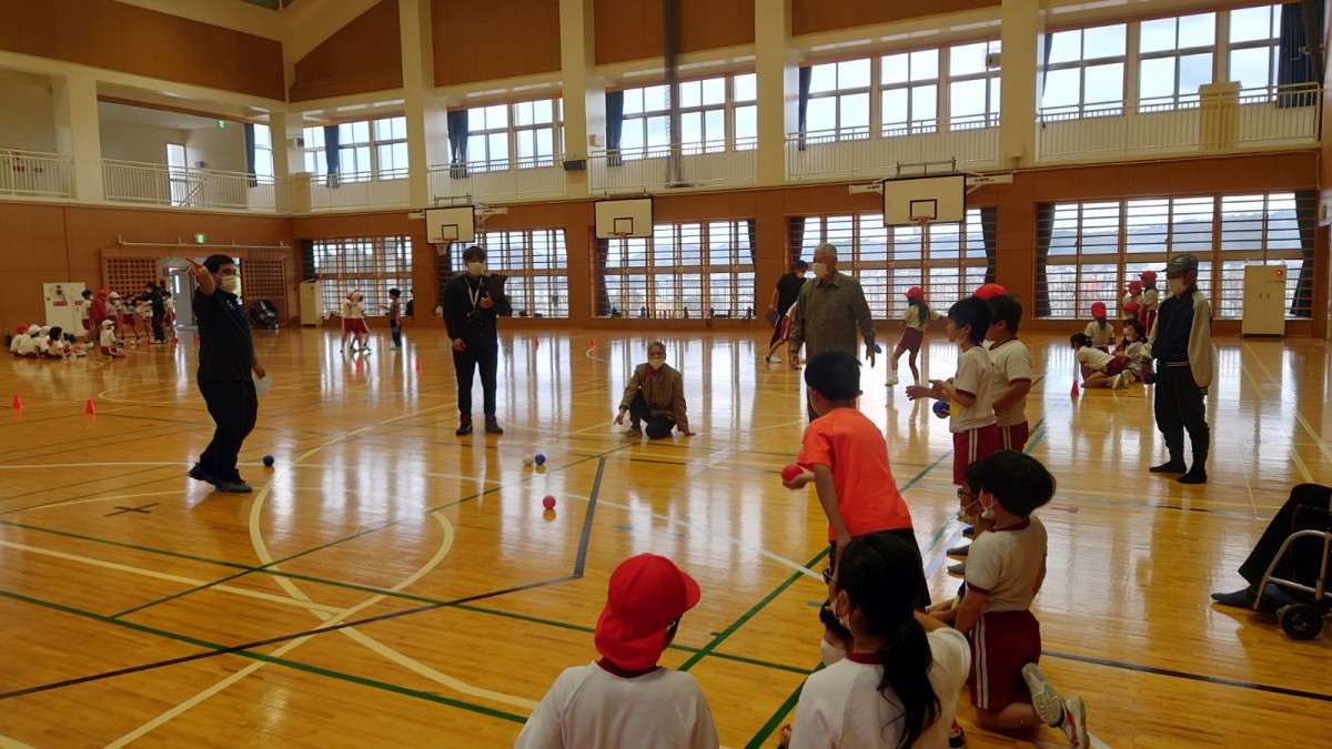 【馬天小学校】３年生　総合（福祉）　ボッチャ体験の画像