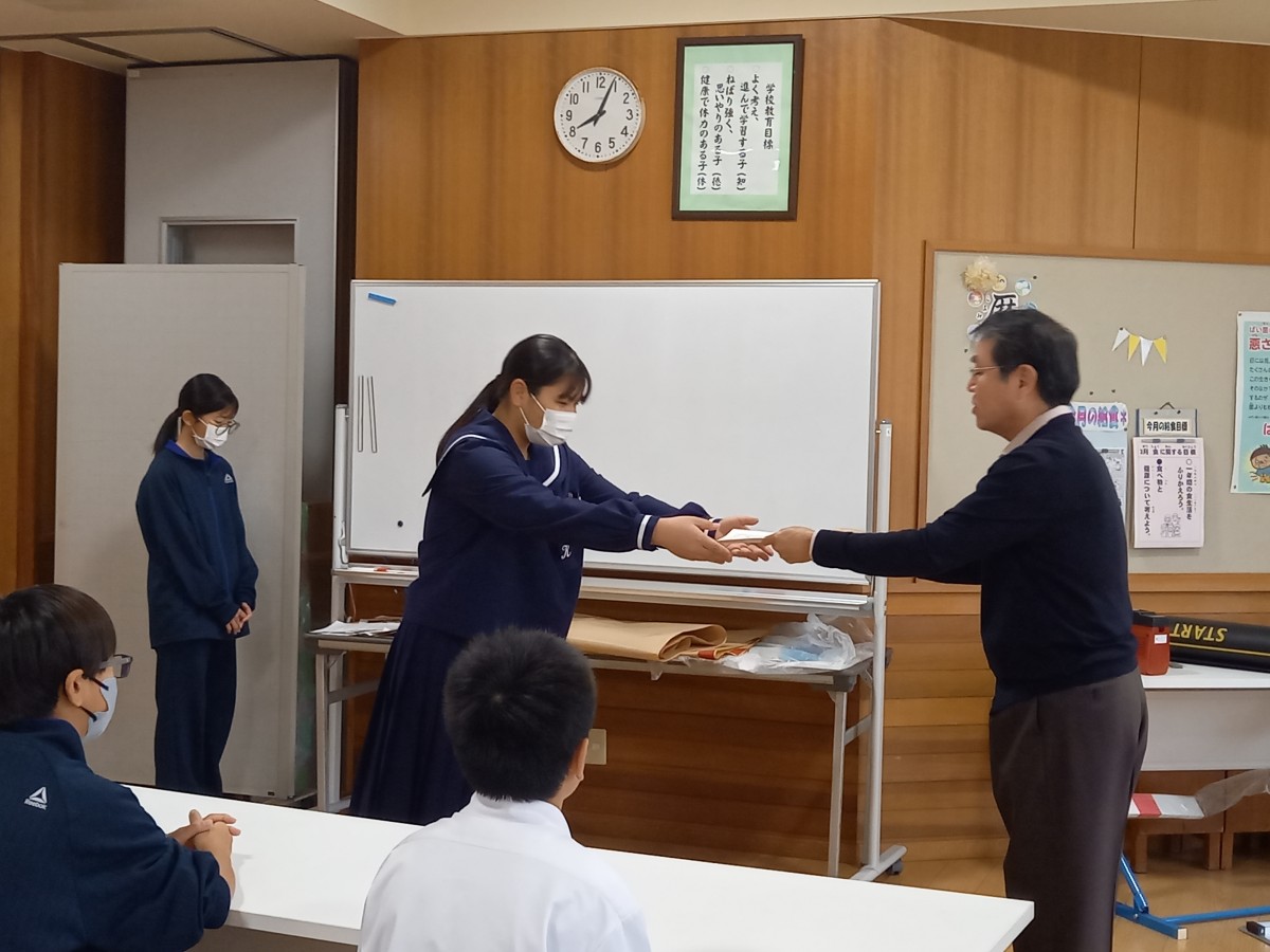 生徒会引き継ぎ式の画像