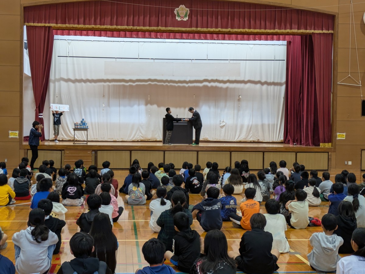 募金贈呈式の画像