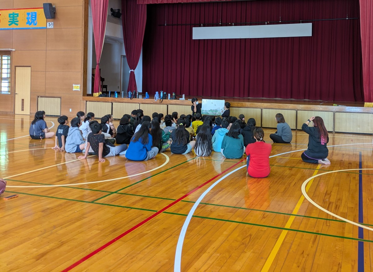 5年生とこども園の園児が交流の画像